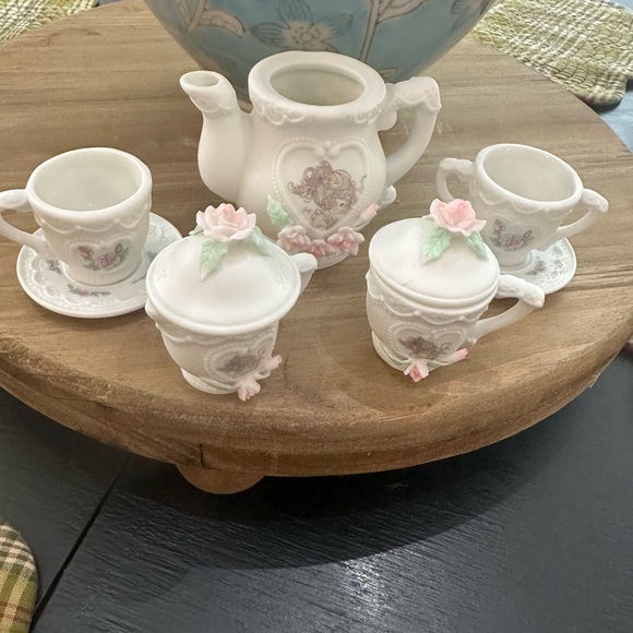 Precious Moments Miniature Tea Set with Floral Accents - Picture 9 of 12